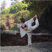 Insegnante di yoga certificata offre pratiche guidate (individuali o in piccoli gruppi) di Hatha, Vinyasa e Kundalini Yoga, costru